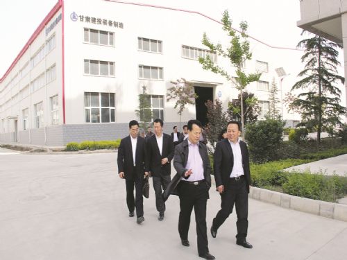 甘肅建投一建集團領(lǐng)導(dǎo)一行蒞臨裝備公司觀摩指導(dǎo)工作